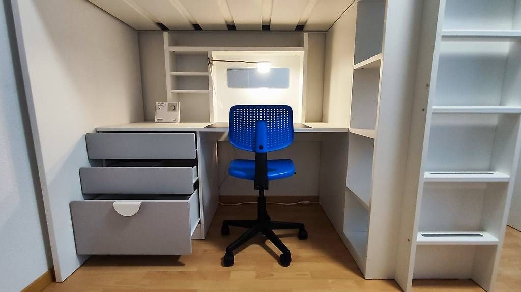 Letti: Hochbett IKEA Smastad mit 6 Schubladen – Usato da Fällanden venduto da Christian.j