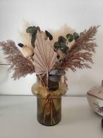 Getrockneter Blumenstrauss mit Vase, neu