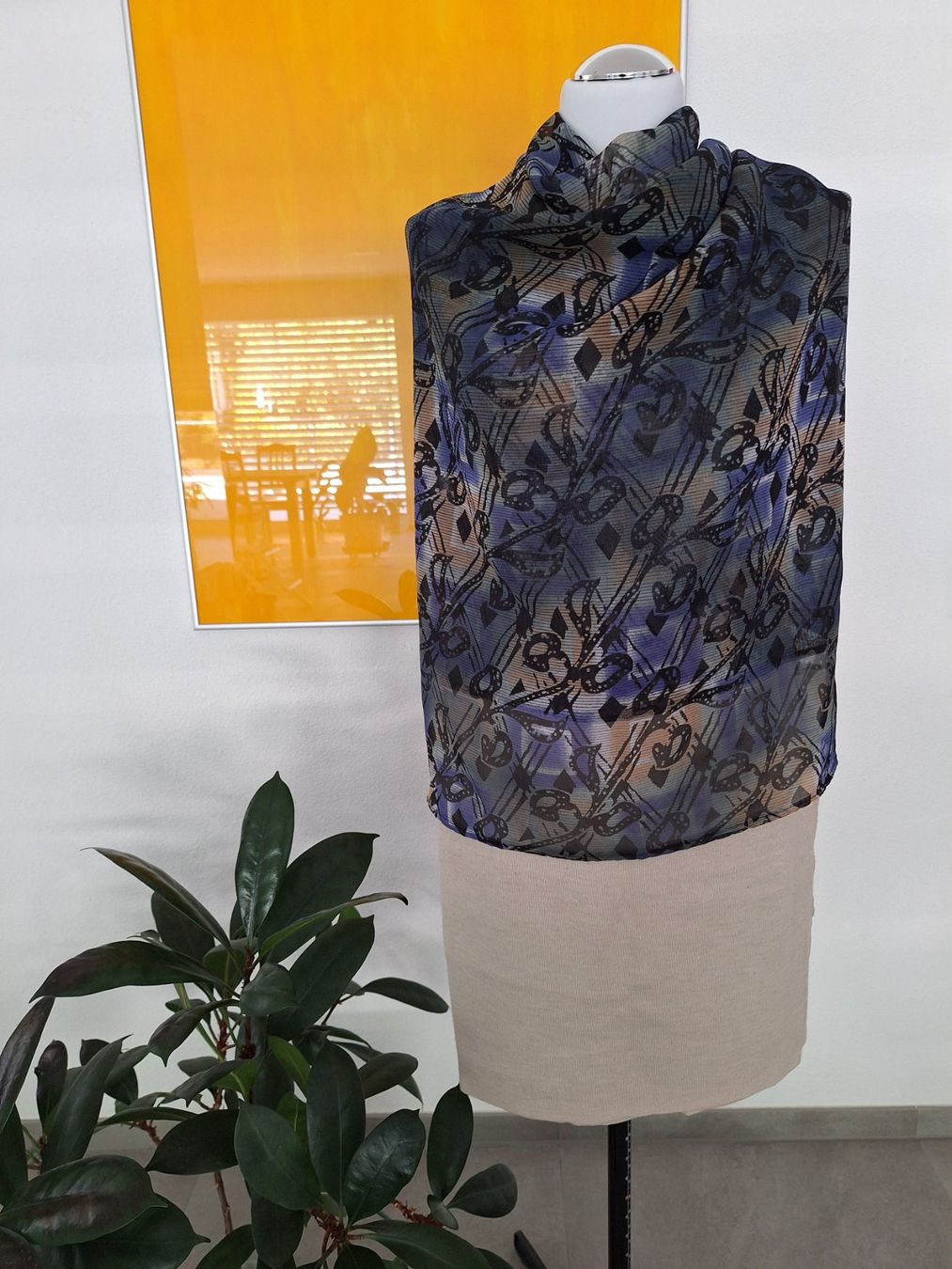 Foulard & Sciarpe: Schultertuch / Stola / Rock – Usato da Mühlethal venduto da prackendorf