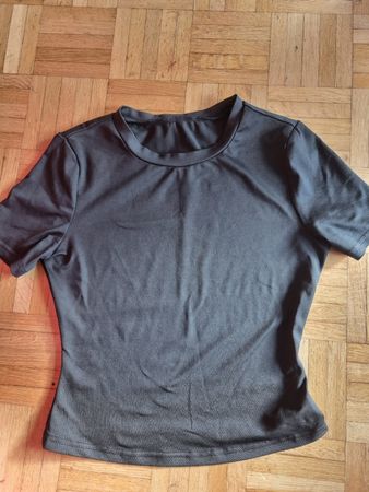 Schwarzes T-Shirt, kurzärmlig, neuwertig, Grösse XS