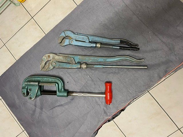 Tutti gli attrezzi: Rohrzangen und Rohrscheider im Set – Usato da Wünnewil venduto da SuWa55 1