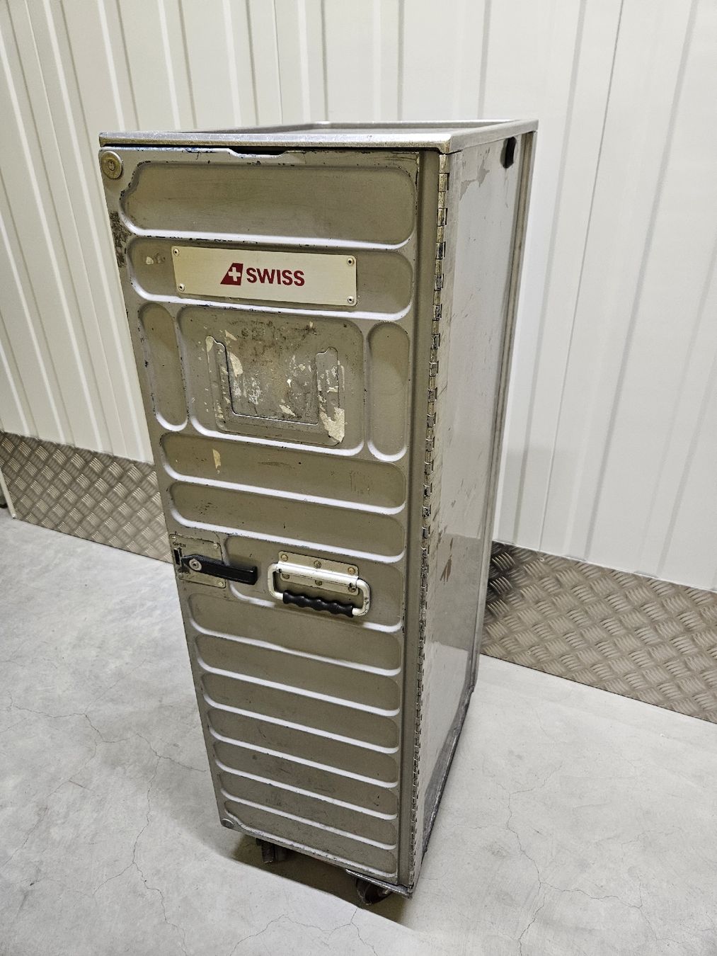 Autres aviation: SWISS AIRLINES Boardtrolley – D'occasion à Dielsdorf par mar_dbh5 1