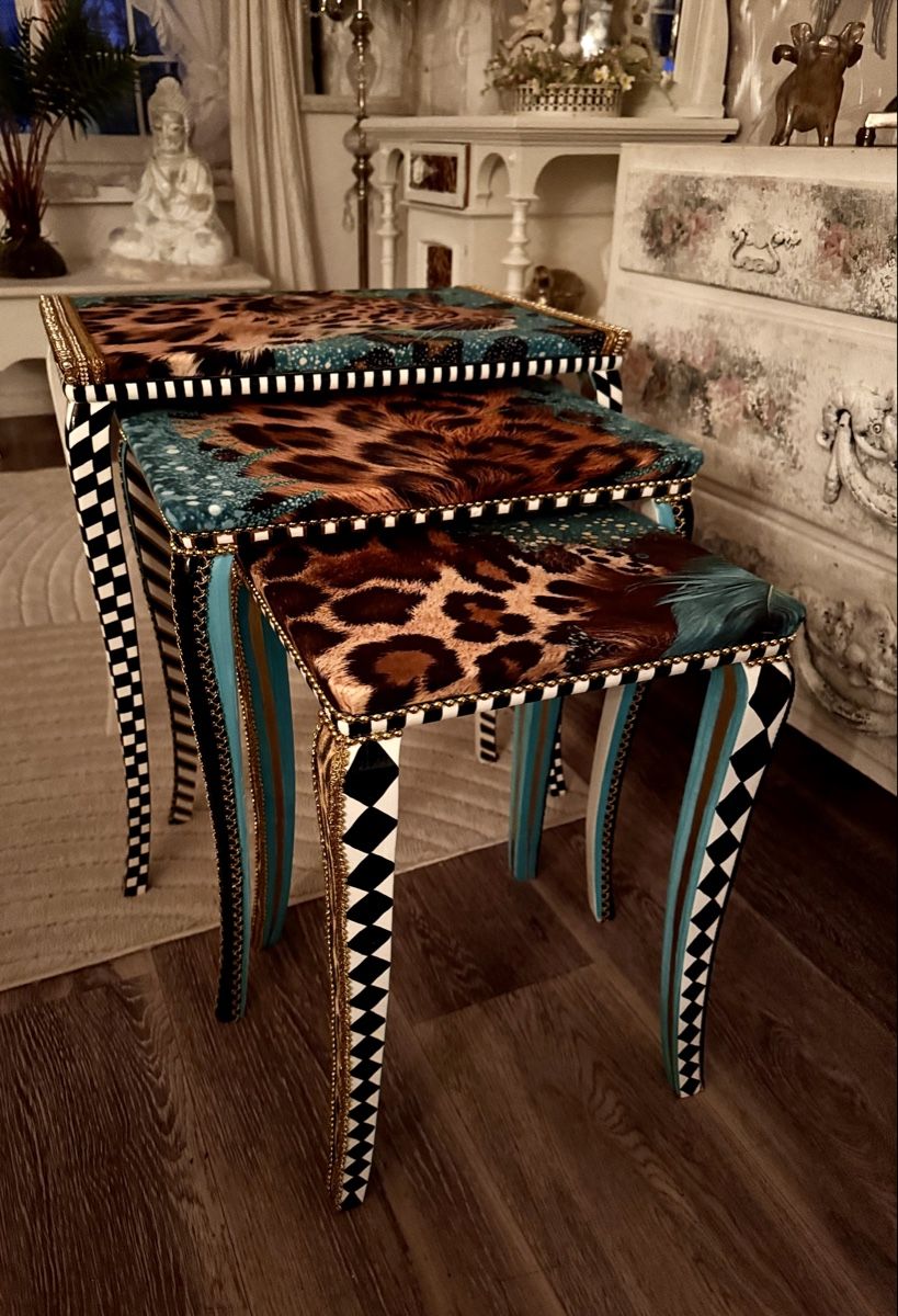 Set di tavolo e panche: Einzigartige Satztische, 3er Set, Leopardendesign, Top! – Usato da Niederurnen venduto da Chanel40