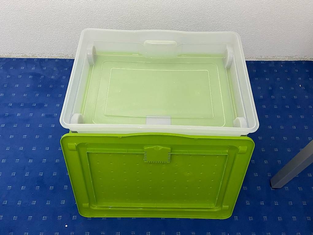 Rotho Contenitori & Simili: Unterbettboxen mit Rollen – Usato da Neukirch a.d. Thur venduto da Modellbauartikel 1