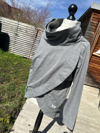 Grauer Wickelsweatpulli mit Kragen, Grösse  M