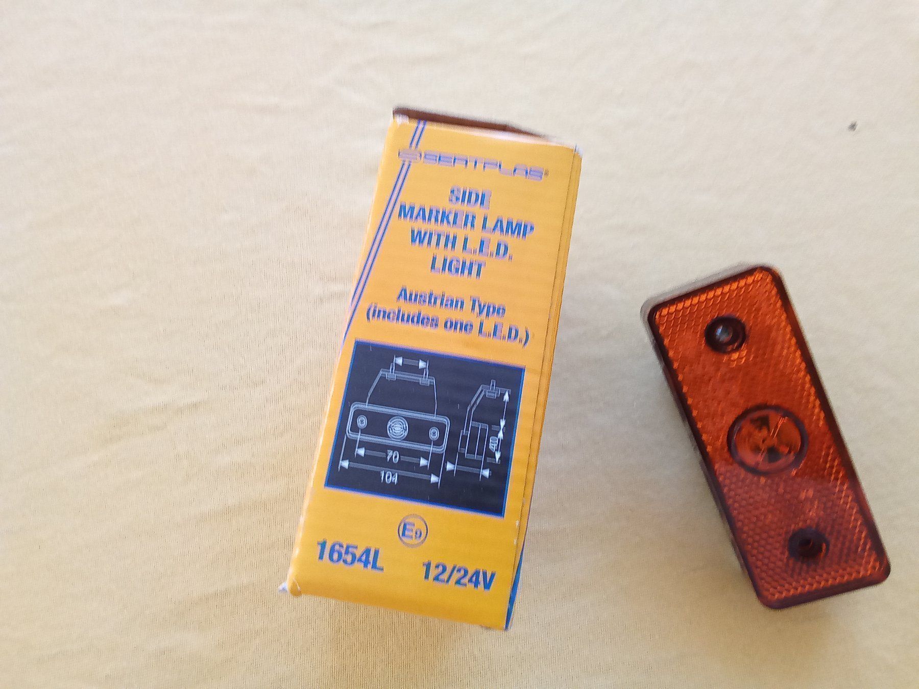 Tutti pezzi di ricambio auto: Wohnmobil 2 LED Orange Seiten- Positionsleuchte – Nuovo e nell'imballaggio originale da Ostermundigen venduto da Gummibaerli63 4