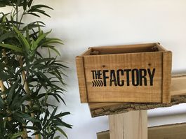 Holzkiste "THE FACTORY" Vintage Deko Behälter 40cm x 30cm x