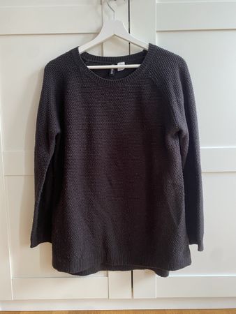 Schwarzer Pullover in Grösse M