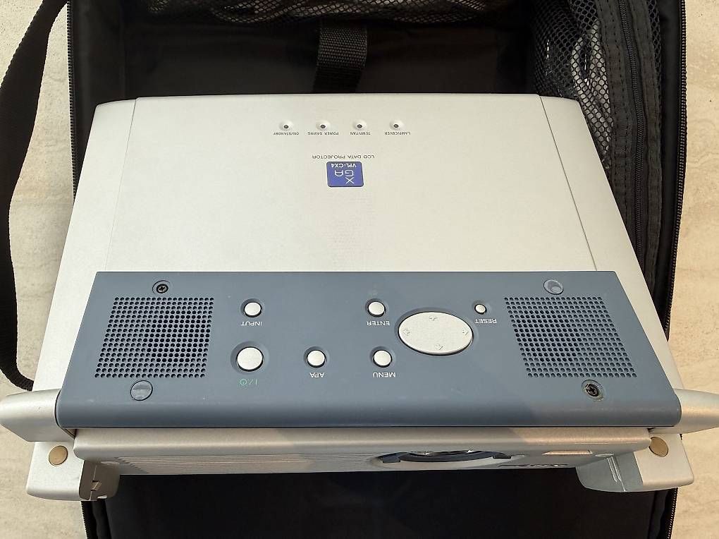 Vidéoprojecteurs: Sony LCD Data Projektor – D'occasion à Neunkirch par cristianli 3
