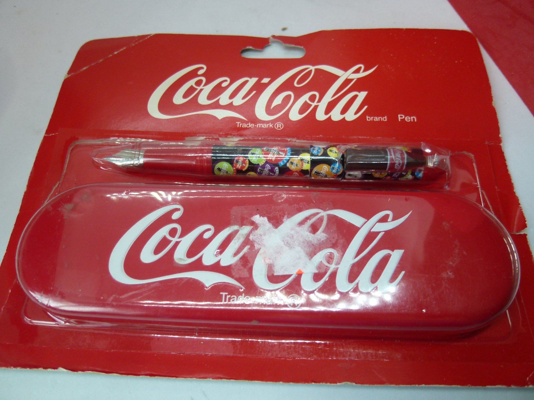 Coca-Cola Tutte le decorazioni: Coca-Cola - Füllfeder mit Blechdose - speziell – Usato da Reiden venduto da Aston2 1
