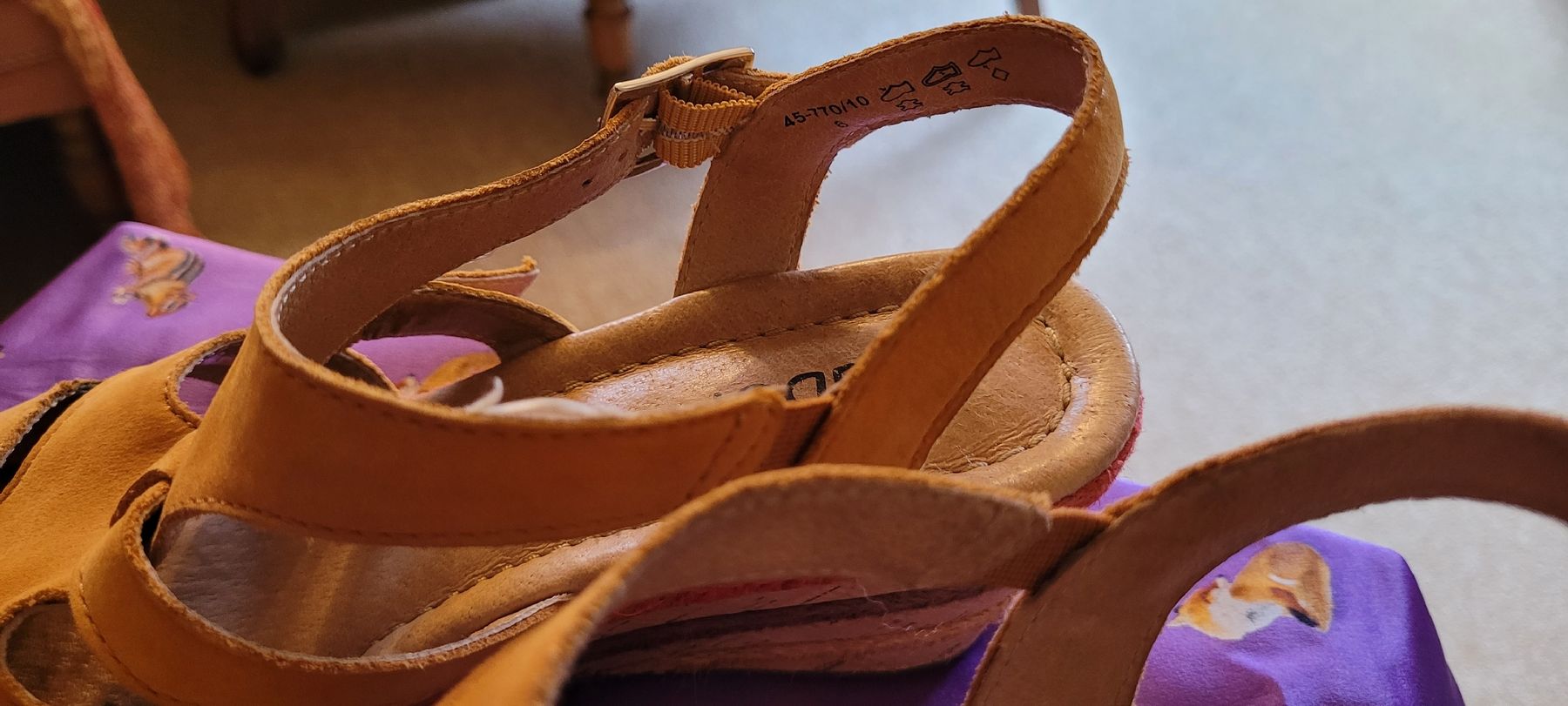 Gabor Damenschuhe: Gabor Wildleder Sandaletten Gr.39 – Gebraucht aus Winterthur von Wohnhaus 2