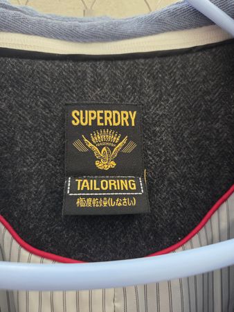 Superdry Jacke mit Kapuze Grösse L *NEU* ungetragen