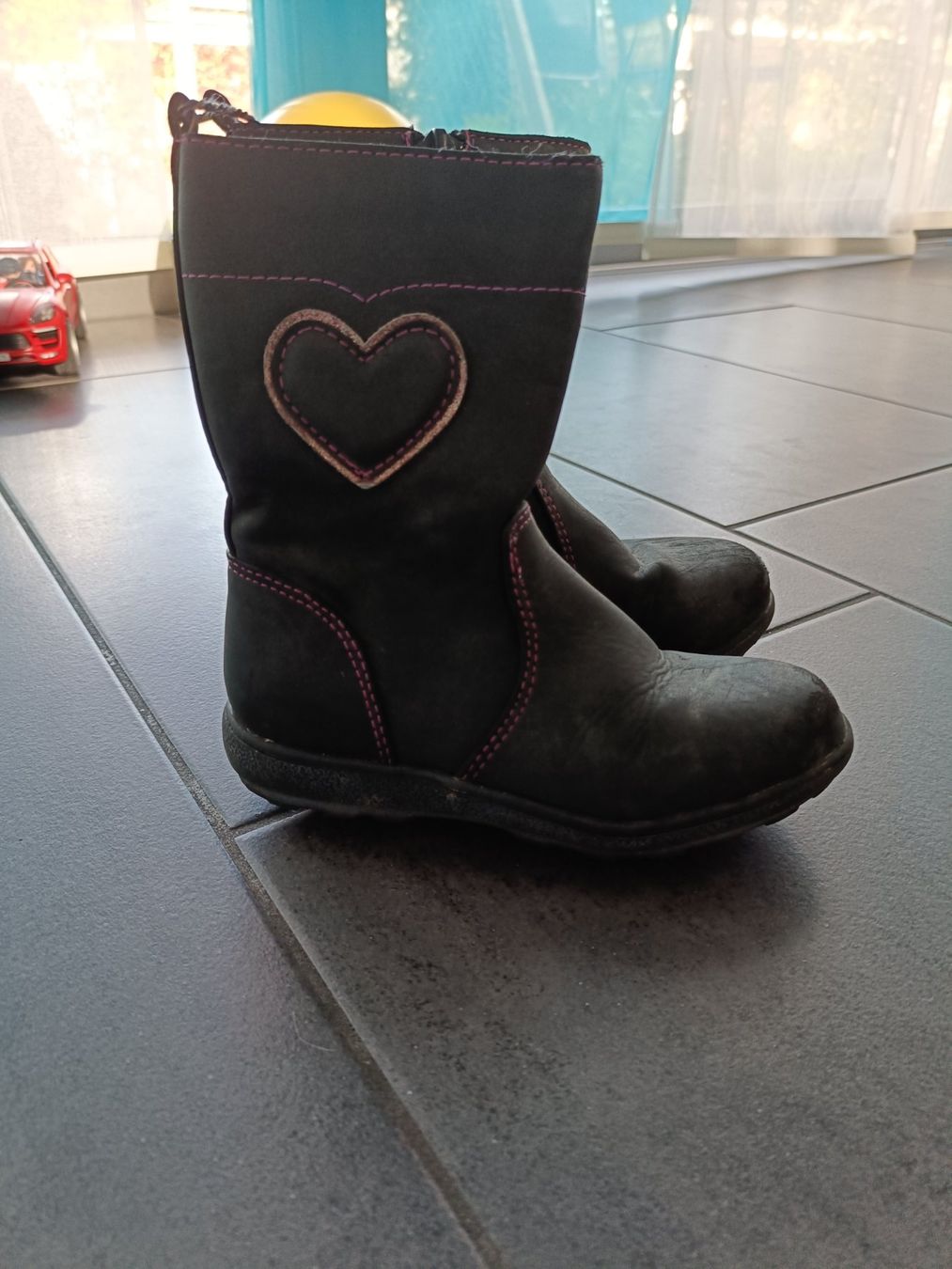 Chaussures filles: Mädchen Winterstiefel Gr. 26 – D'occasion à Biberist par Stylux01