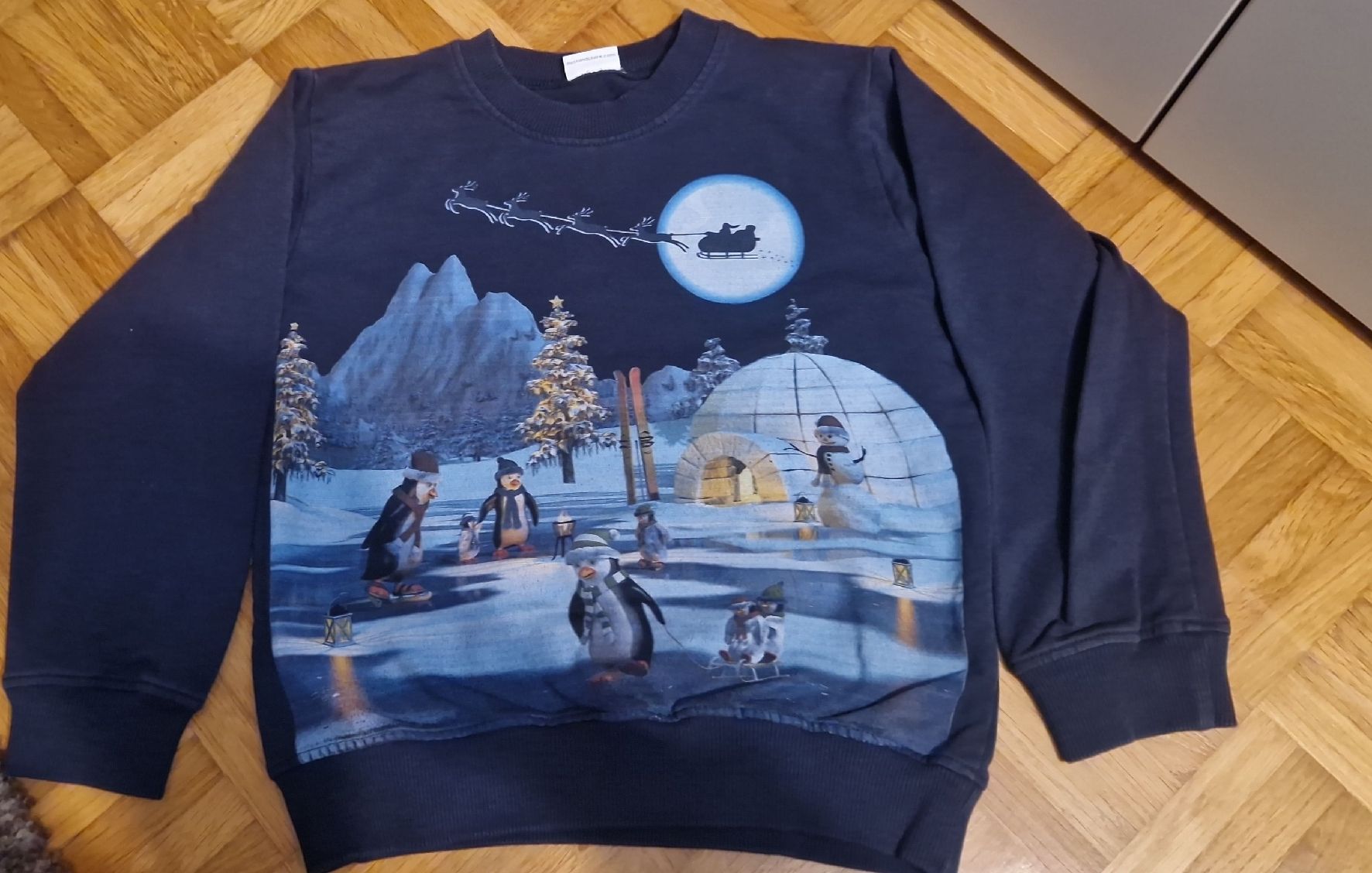 Pullover & Sweatshirts: Winterlicher Kinder-Pulli mit Pinguin-Motiv, Grösse 116 – Gebraucht aus Zürich von Nis96e