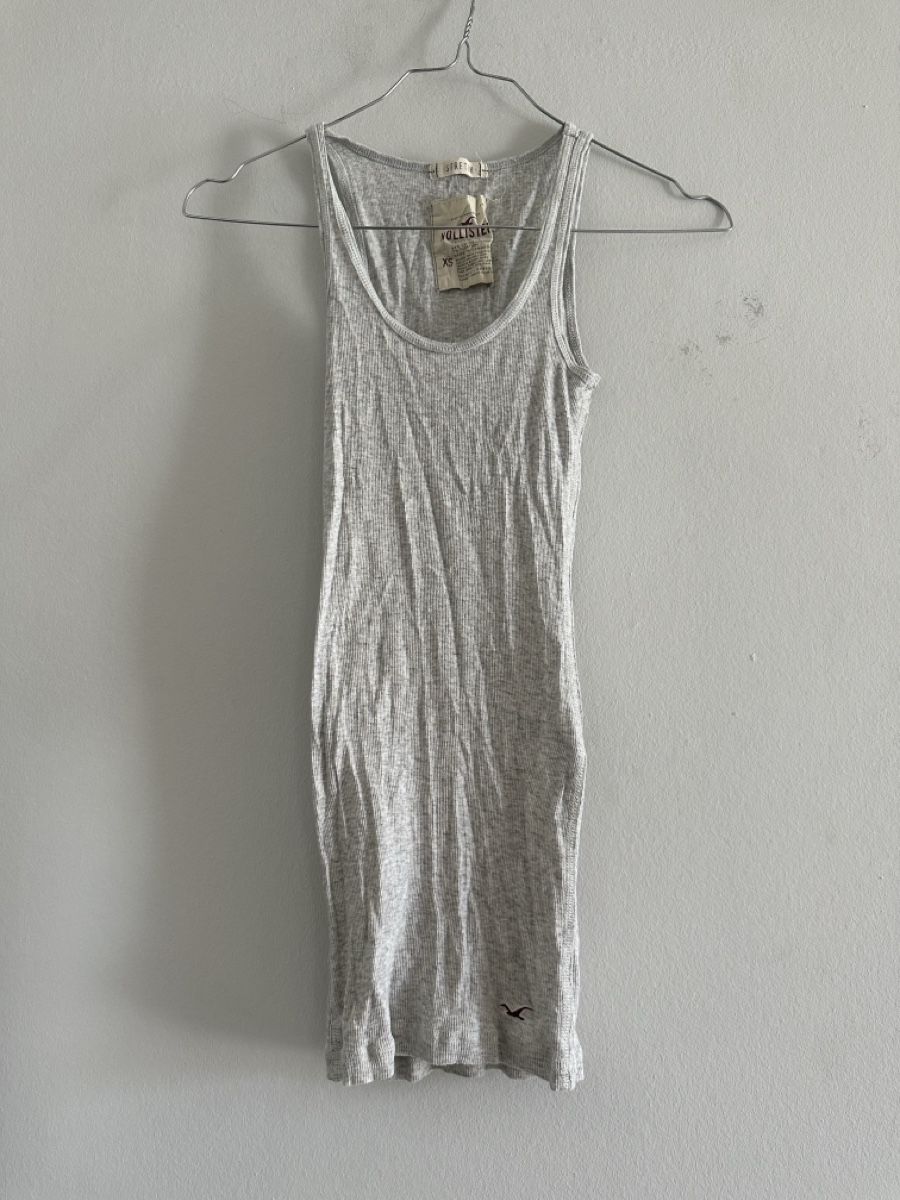 Hollister Top: Débardeur Hollister gris  – Usato da Yverdon-les-Bains venduto da Laureetlargent