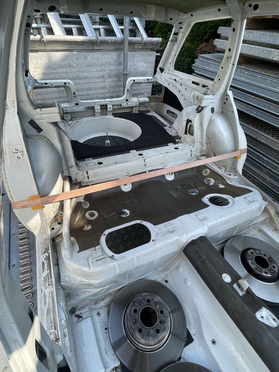 BMW Toutes les pièces auto: Rohkarosserie BMW E30 Kombi – Défectueux à Rebstein par strubel010 3