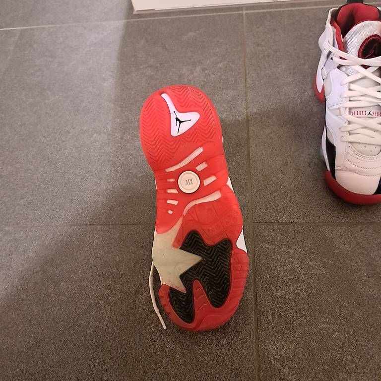 Scarpe da uomo: Basketballschuhe Grösse 40 – Usato da Neftenbach venduto da sam_jbb5 2