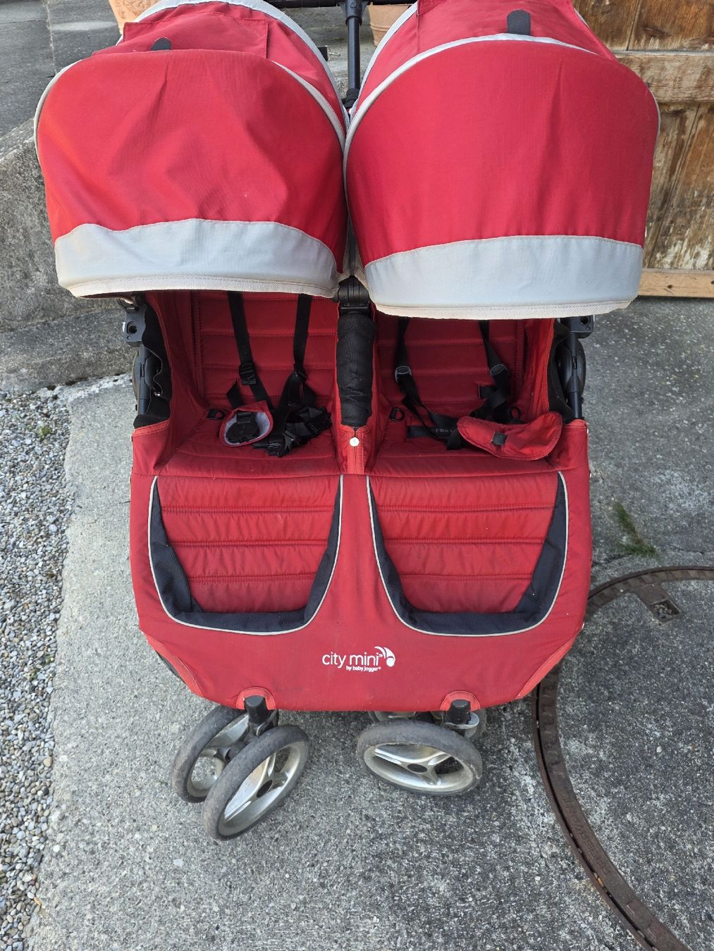 Baby Jogger Kinderwagen: City Mini Double Stroller Red – Gebraucht aus Winterthur von Kim45