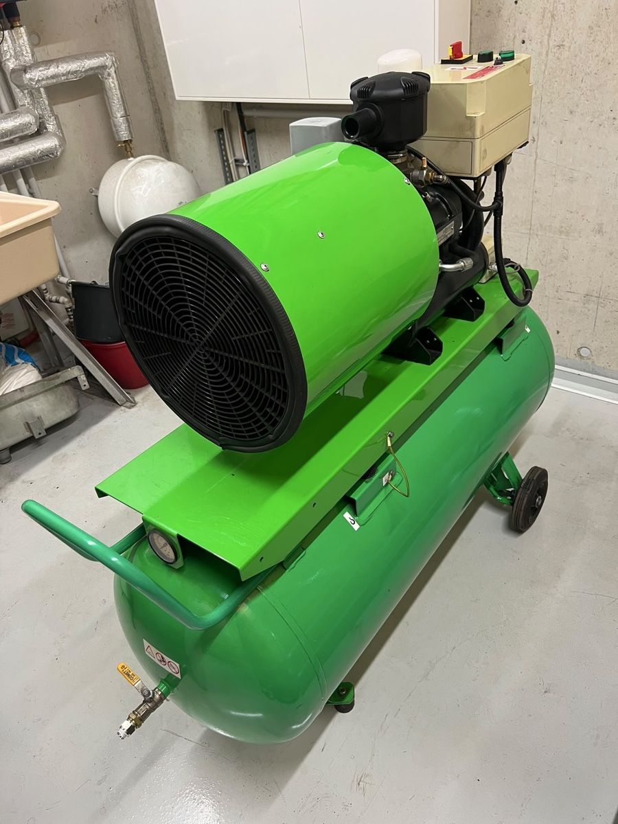 Kompressoren: Schraubenkompressor ATMOS, ALBERT E.40  – Gebraucht aus Neuhausen am Rheinfall von dav_kxm8 2