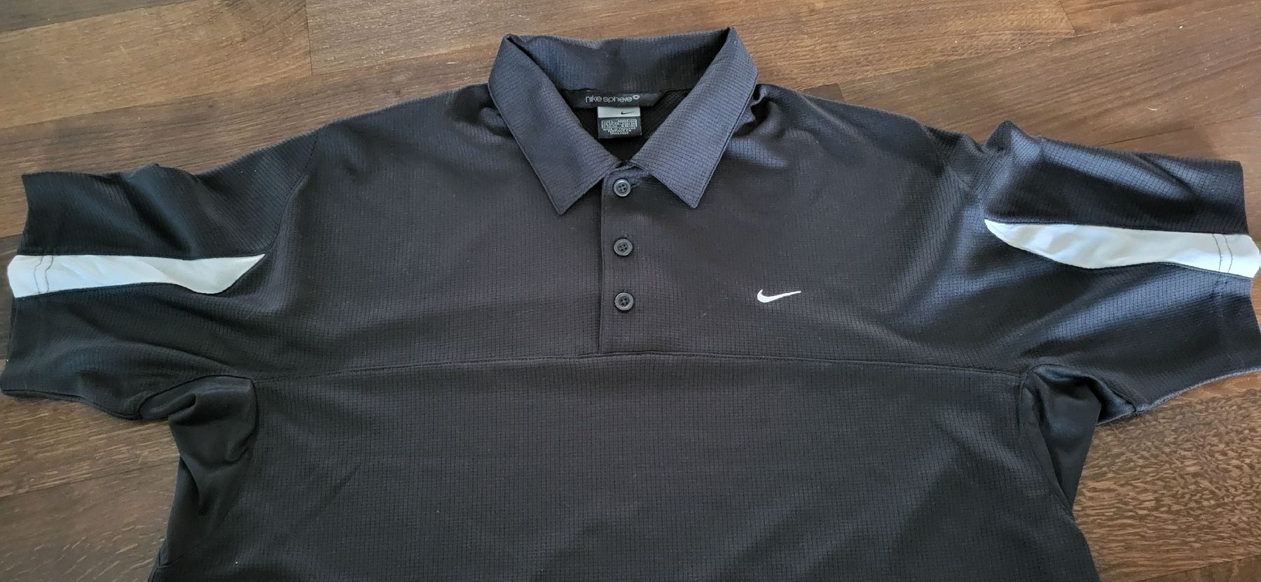 Nike Magliette Polo: Nike sphere Polo shirt L schwarz – Usato da Unterseen venduto da rej_lnk9 1
