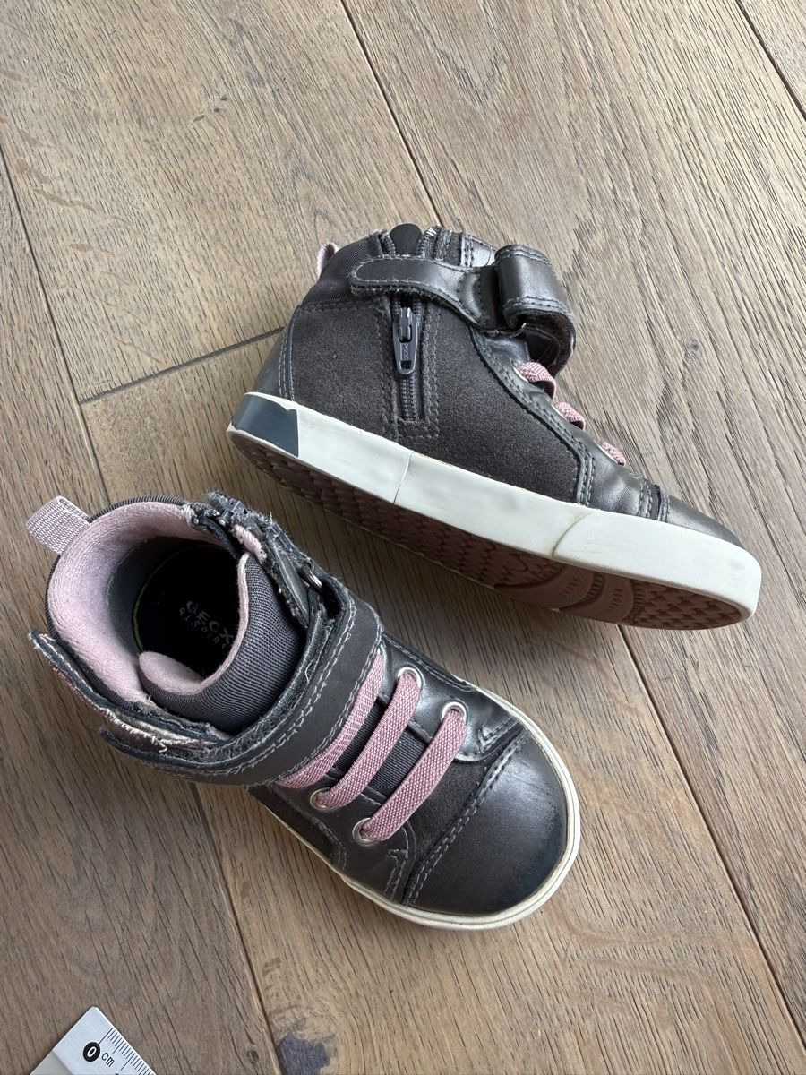 Geox Scarpe per ragazze: GEOX warm lining leather Sneaker,  23 – Usato da Zug venduto da Nat.yushkevich 1