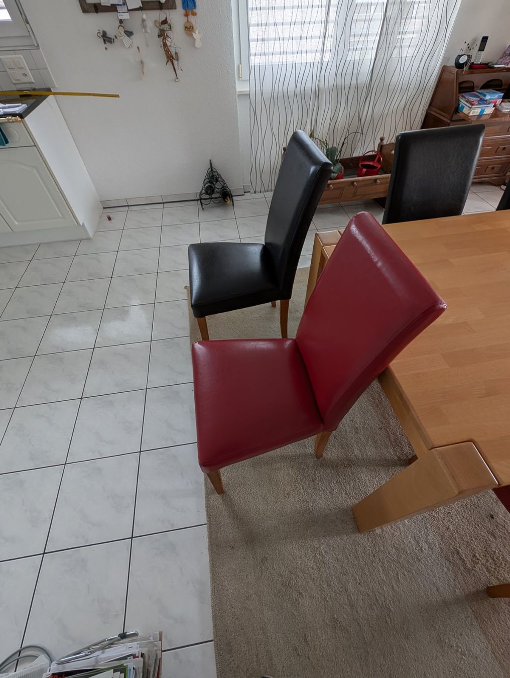 Set di tavolo e panche: Massiver Holz Esstisch mit 6 Stühlen, Leder – Usato da Amriswil venduto da rabi66 1
