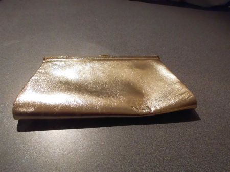 Klatsch, goldfarbig