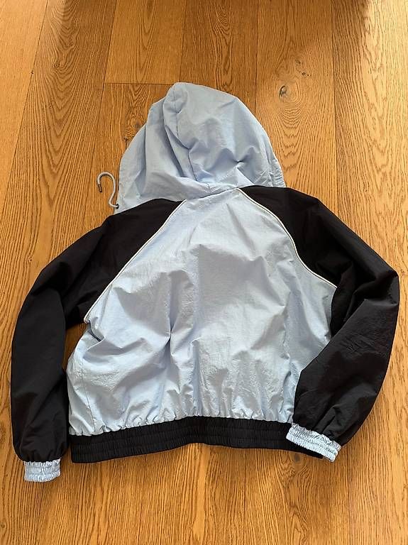 Guess Giacche: Guess Windbreaker Jacke Gr. M – Nuovo (secondo la descrizione) da Obergerlafingen venduto da sar_k7j8 2