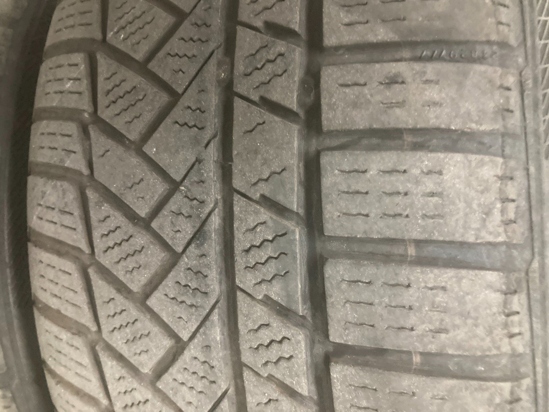 Continental Pneumatici & Ruote complete: 215/55R18 VW ID.3 Winterräder Continental – Usato da Cham venduto da WB2223 7