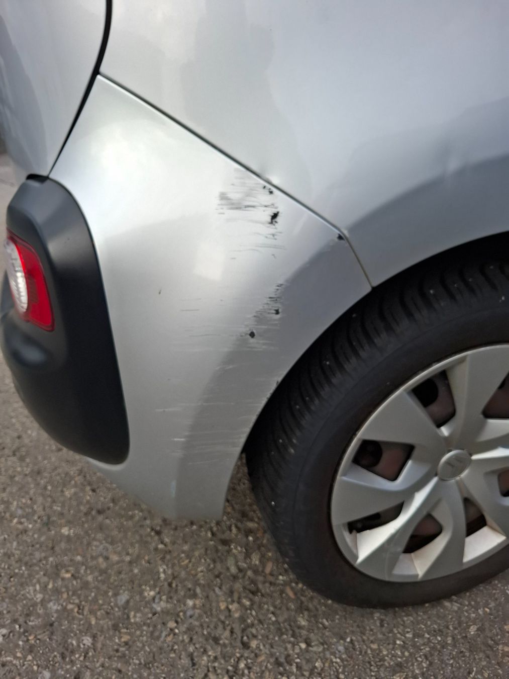 Citroën Autos: C3 Picasso mit Hagelschaden – Defekt aus Wangen b. Olten von spyro10 6