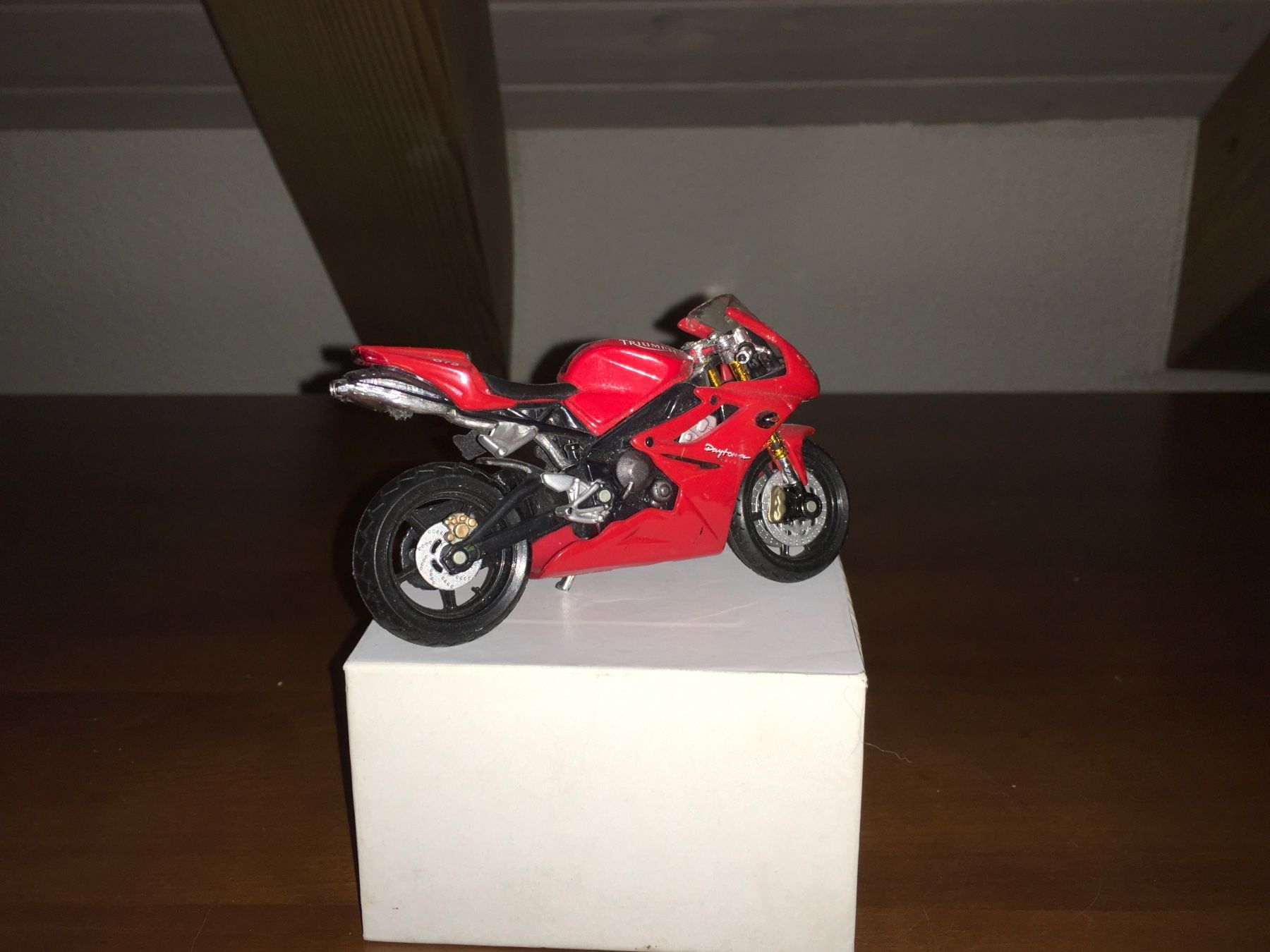Triumph Voitures modèles: Triumph 675 Daytona 1/18 – D'occasion à Wohlen AG par PrivatSammlung 1