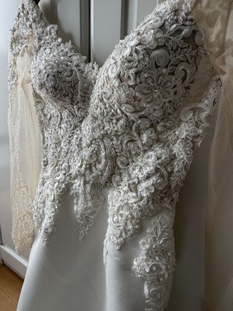 Brautkleid mit Spitze (wurde auf mein Wunsch angefertigt)