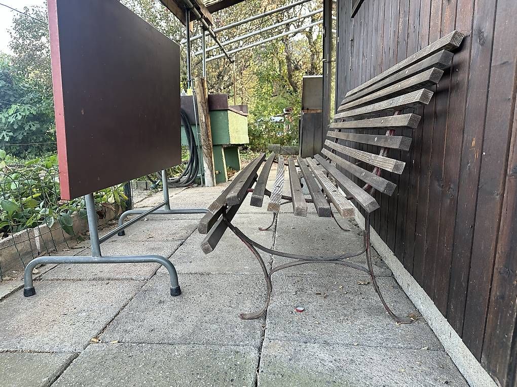 Tische: Blechtisch Gartentisch Klapptisch – Gebraucht aus Luzern von Jeremija 4