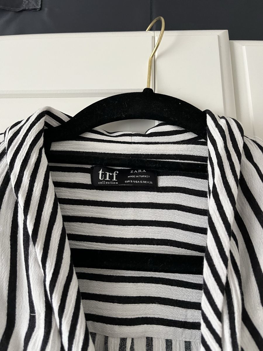 Zara Camicette: V-Ausschnitt-Bluse – Nuovo (secondo la descrizione) da Allschwil venduto da eyl_bb8q 1