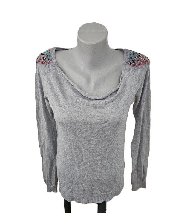 Pullover & Sweatshirts: Herziger Pullover mit Stickerei an den Schultern Gr. S – Gebraucht aus Füllinsdorf von Sunnebliemli7