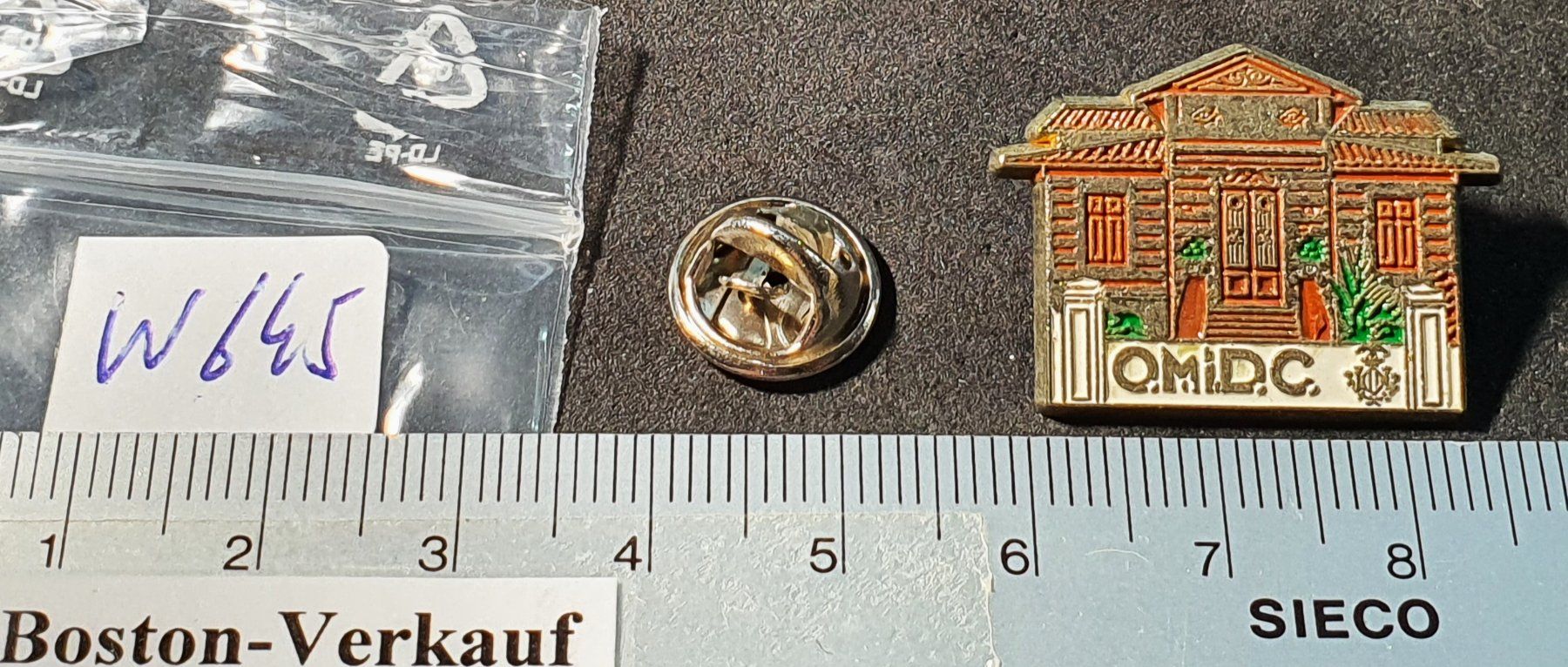 Placchette & Badge: W645 - Pin Altes Haus OMIDC – Usato da Reinach BL venduto da Boston-Verkauf 1