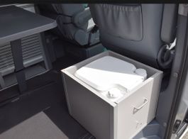 Toilettenhocker mit Porta Potti