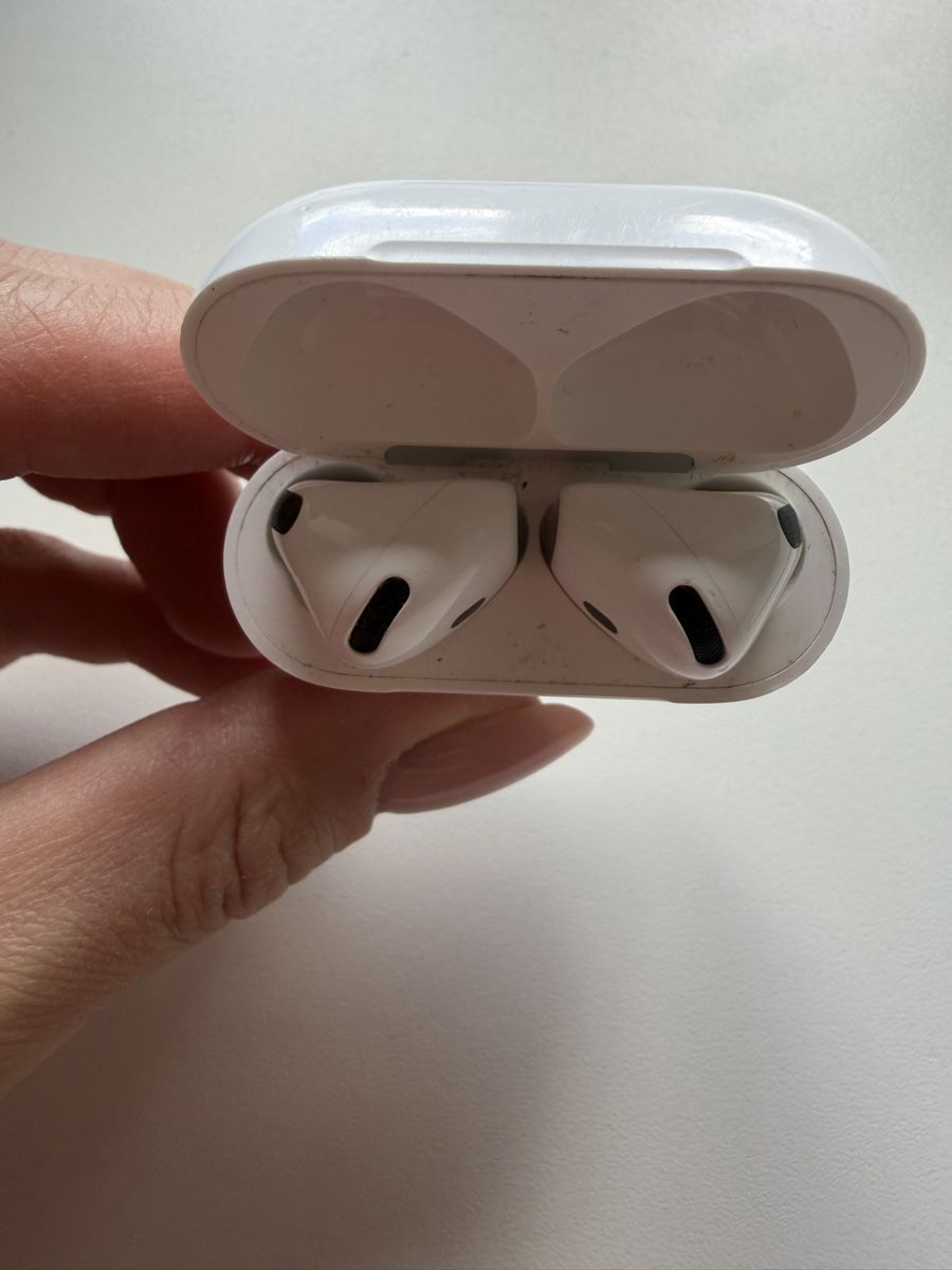 Apple Cuffie: Écouteurs Apple AirPods 4 – Usato da La Chaux-de-Fonds venduto da cle_ll7r 3