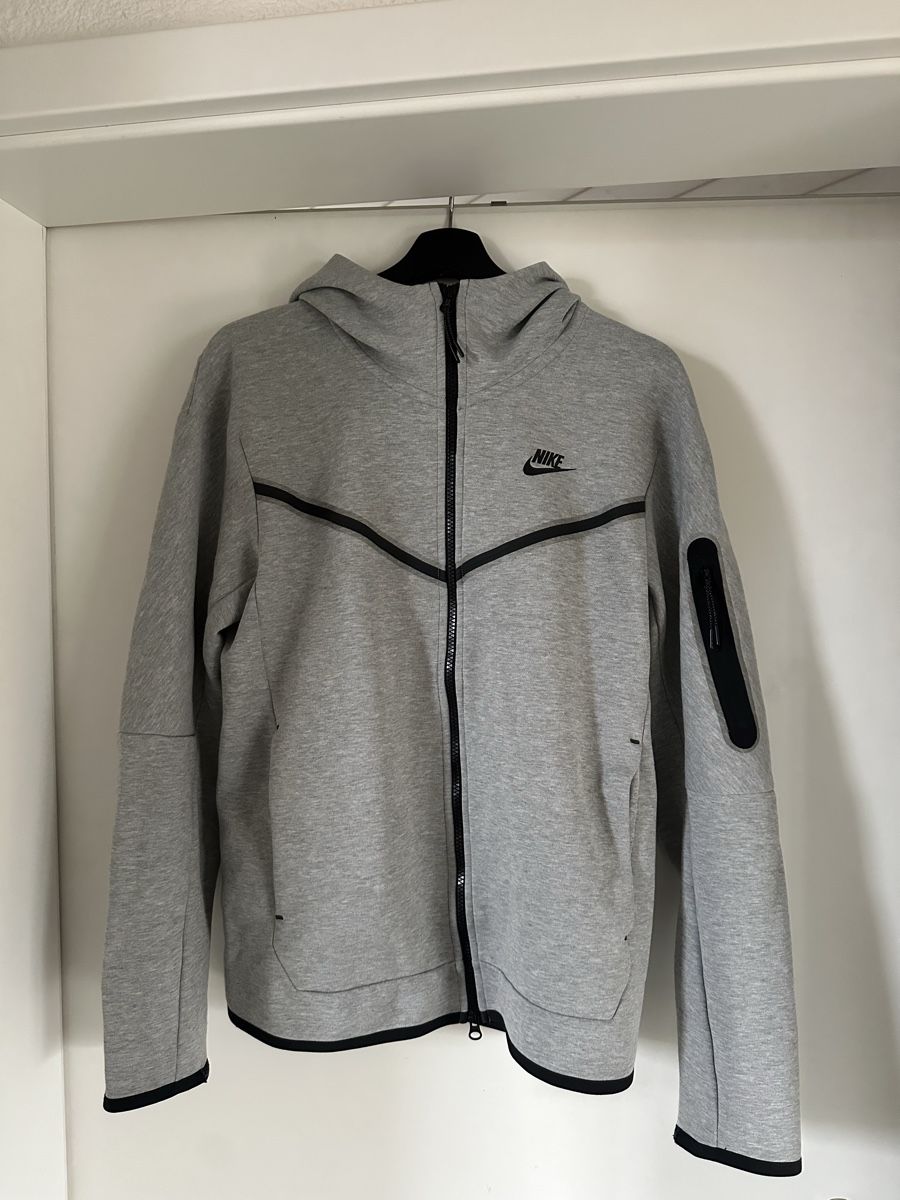 Nike Completi, tute sportive e funzionali: Nike Tech Fleece Anzug – Usato da Pfyn venduto da jan_52ng