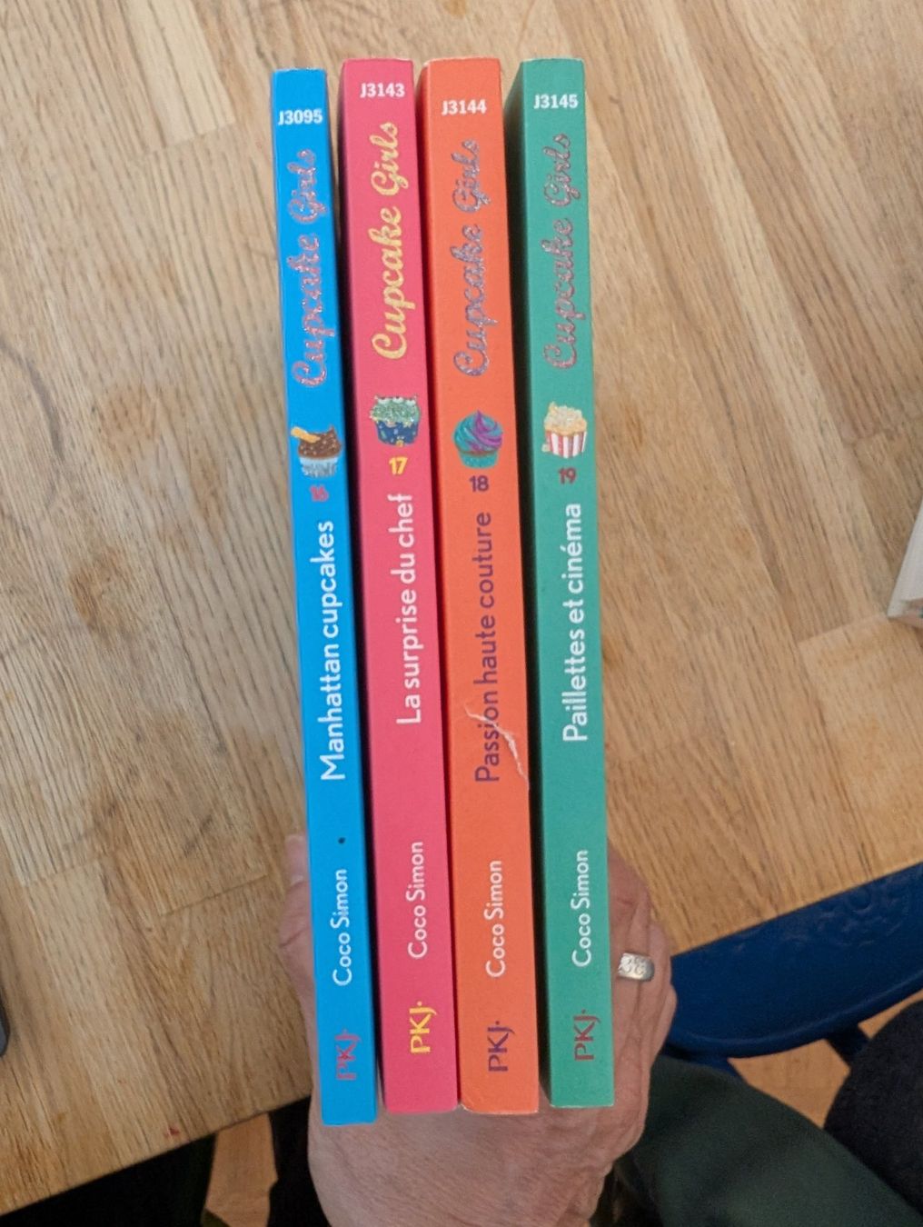Libri: Livres cupcakes girls – Usato da Genève venduto da jeansteph