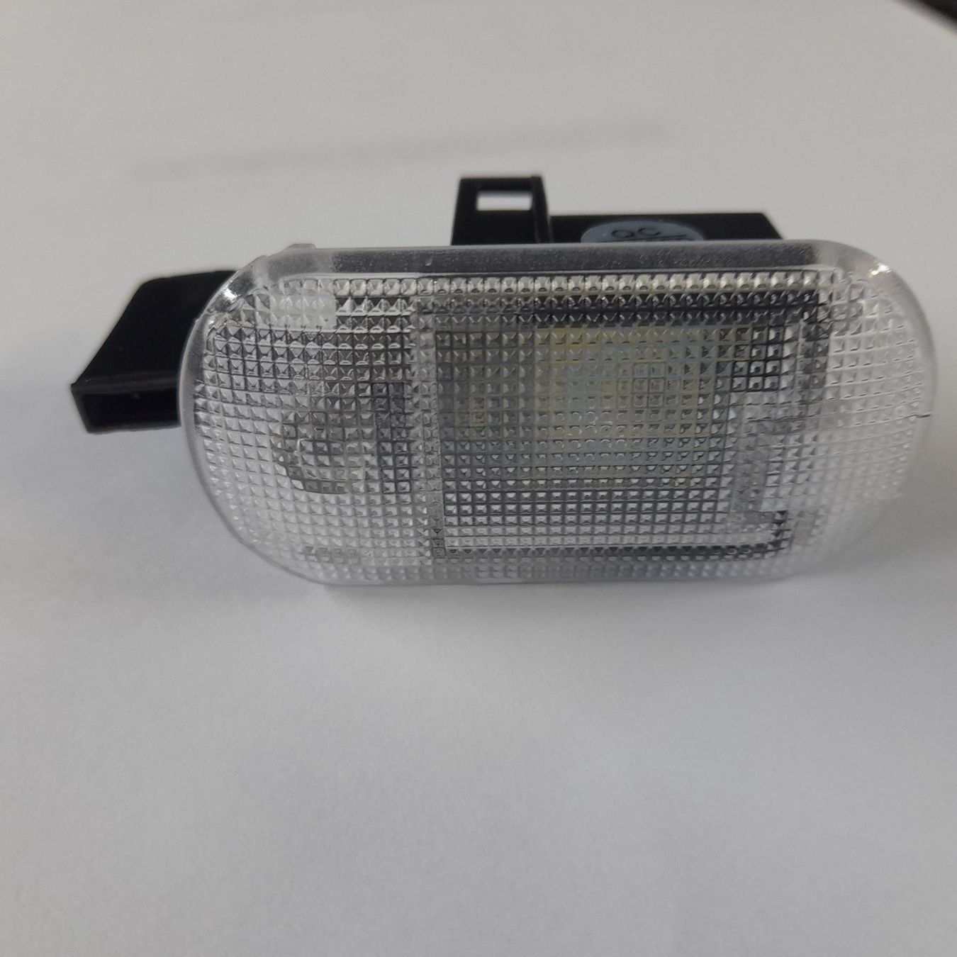 Tutti pezzi di ricambio auto: Led Handschuhfachleuchte Volkswagen – Nuovo e nell'imballaggio originale da Cham venduto da vento9