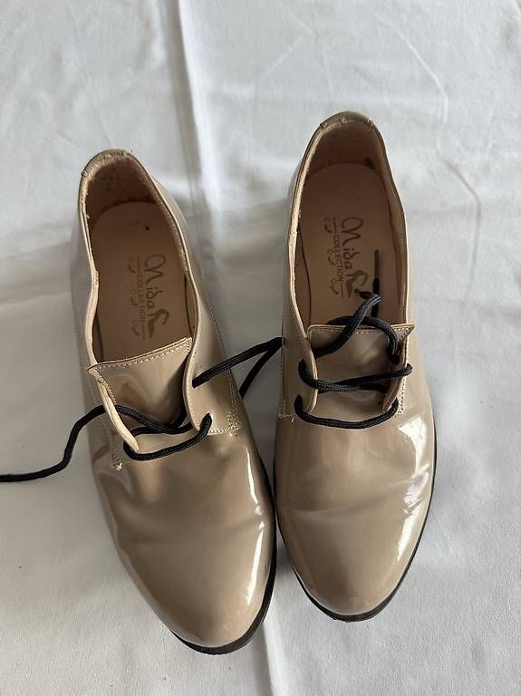 Scarpe da donna: Beige Lackschuhe  Grösse 38 – Nuovo e nell'imballaggio originale da Schlieren venduto da gue_m9qk 2