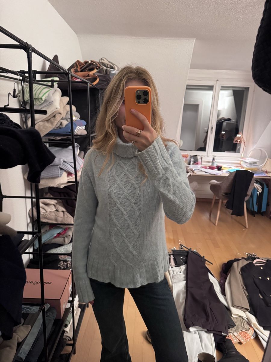 Tommy Hilfiger Maglioni & Felpe: Tommy Hilfiger Rollkragenpullover hellblau mit Zopfmuster  – Usato da Kilchberg ZH venduto da natiimlr