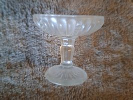 Antikes, zauberhaftes Pressglas-Sockelschälchen,Puppenhaus