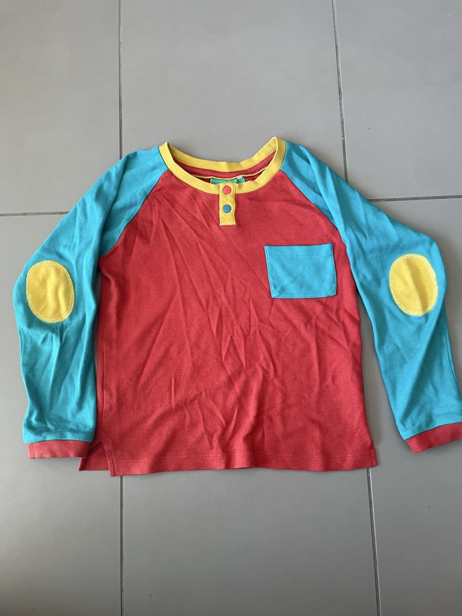 Lotti & Set di vestiti: Little Green Radicals Tshirt set, 122 – Usato da Salavaux venduto da Kevinka 3