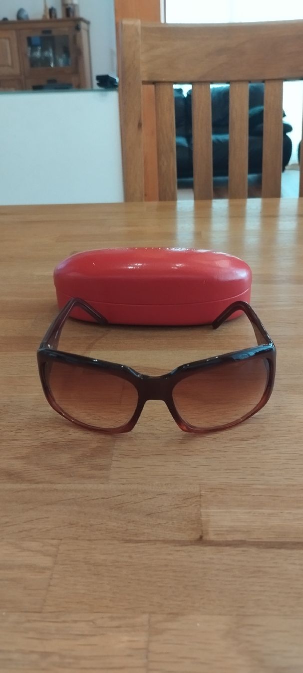 Valentino Lunettes & Verres: VALENTINO Sonnenbrille  – D'occasion à Mörel par MJoaoCosta