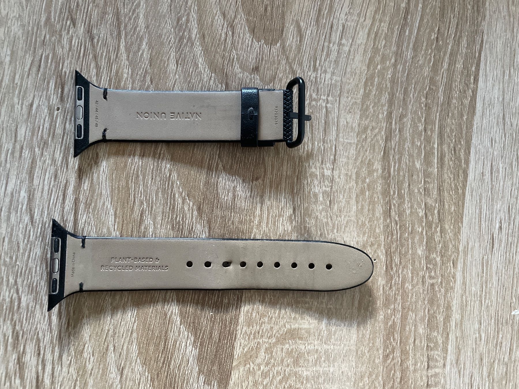 Apple Smartwatch: Apple Watch Armband Native Union Schwarz – Usato da Adelboden venduto da Disco6