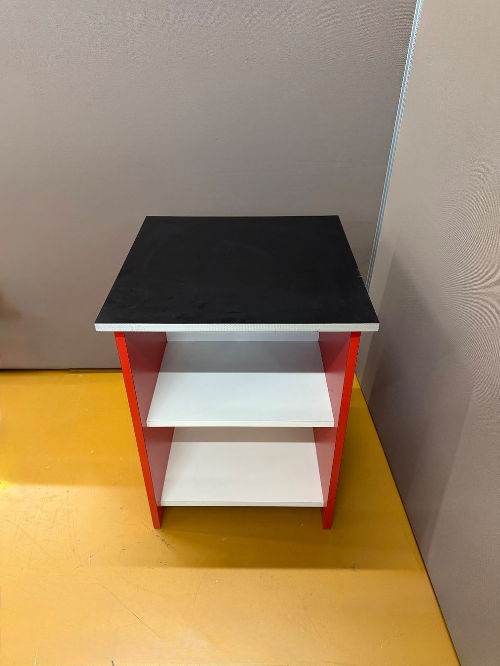 Commodes: Ausstellungsmöbel – D'occasion à Dietlikon par ComdatAG 1