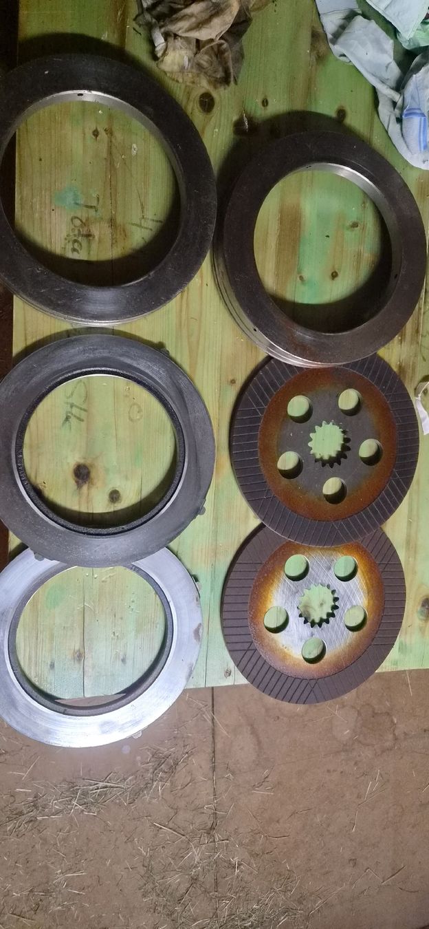 John Deere Trattori: Bremssatz zu John Deere 3130 – Usato da Schupfart venduto da ruefli97