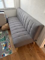 Schlafsofa grau mit Holzfüssen in gutem Zustand